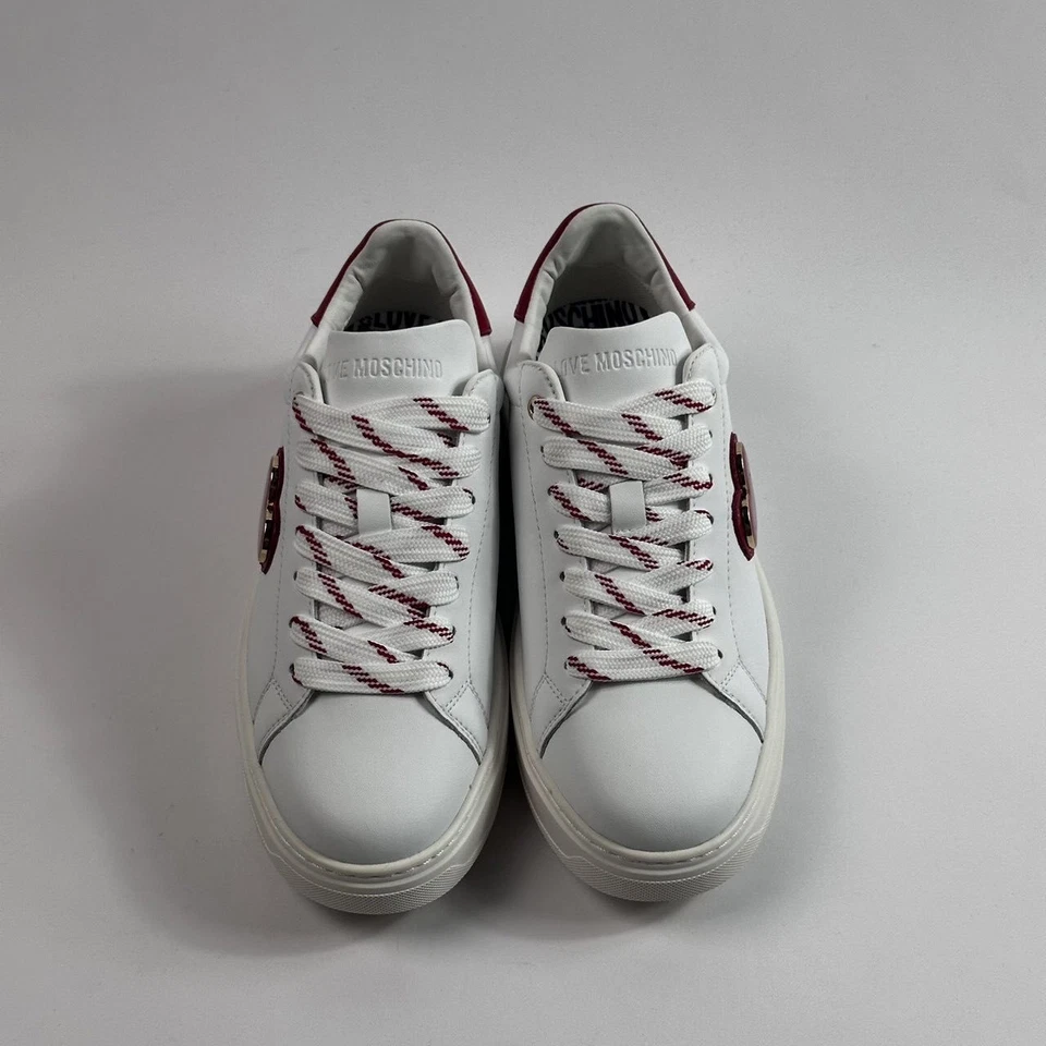 Zapatillas para mujer Love Moschino piel de becerro esmaltada corazón blancas JA15384G1GIA110B Foto 2 de 3