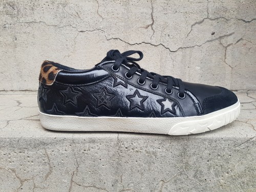 ash trainers stars