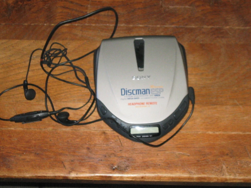 Sony Discman gut erhalten siehe Fotos Kopfhörer gibt es dazu