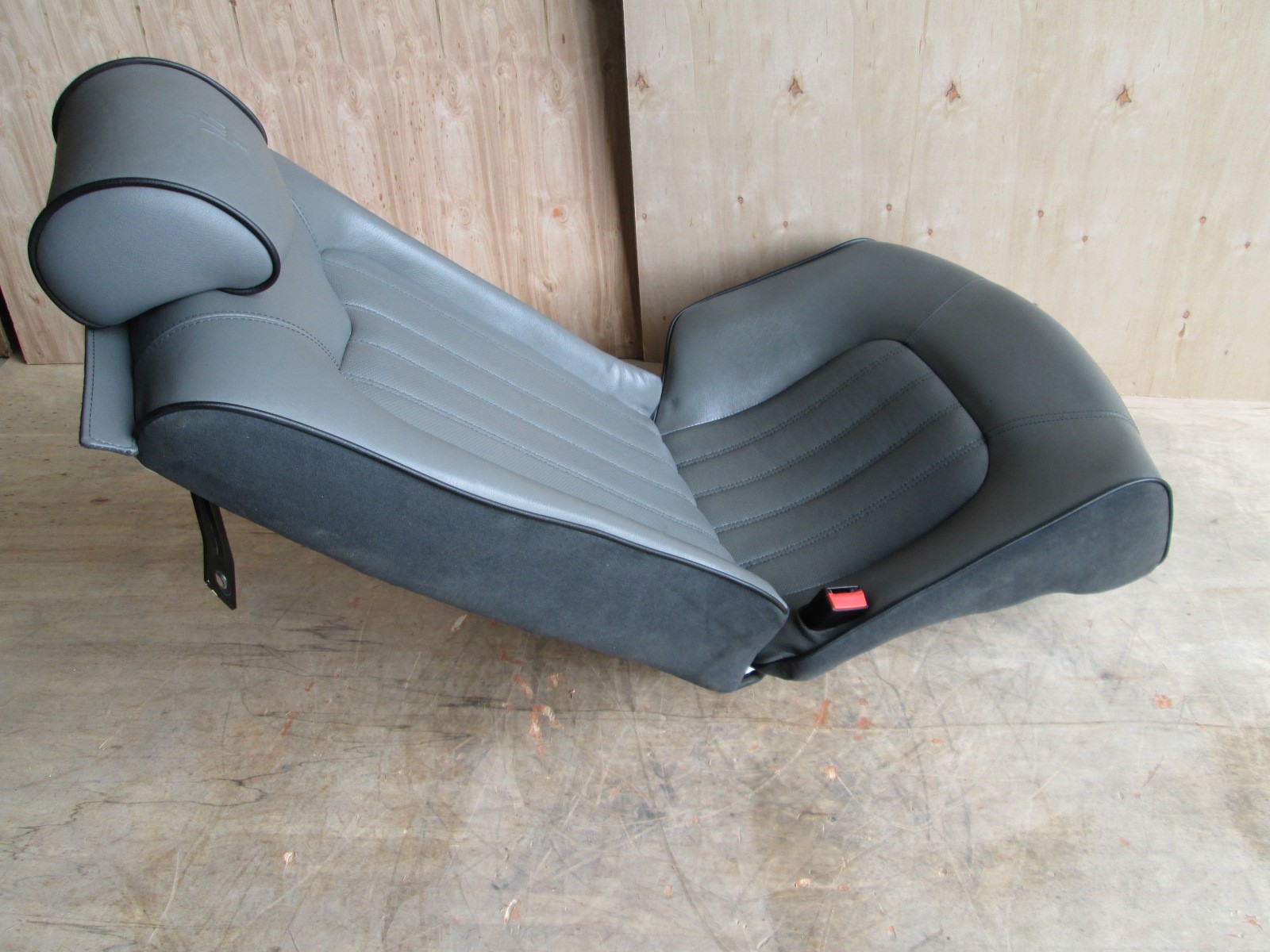 Maserati Quattroporte - LH / Rear Seat w/ Rails / Guides  - Argento Medio Grey
