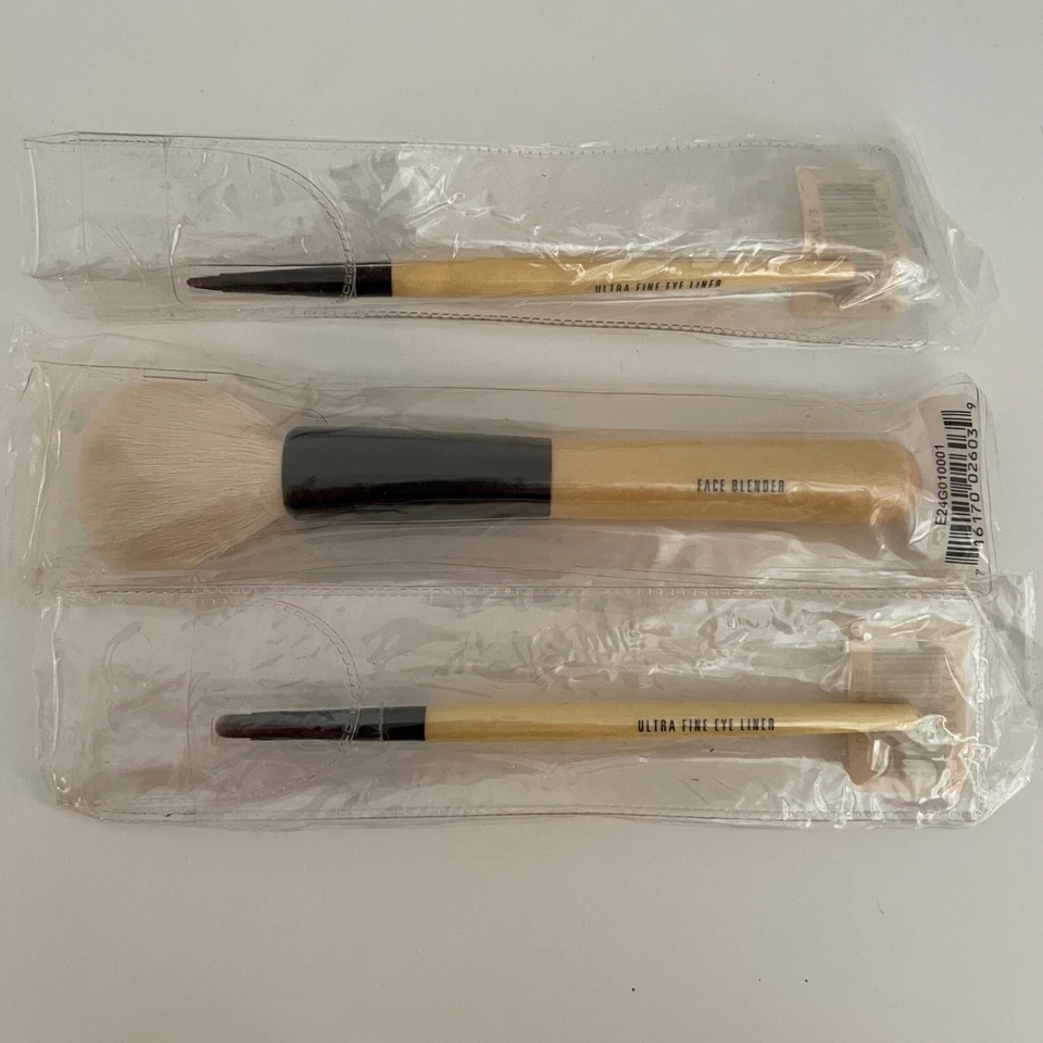 Bobbi Brown Conjunto de 3 Pincéis de Maquiagem Delineador de Olhos Ultra Fino e Liquidificador Facial NOVO - Imagem 2 de 2