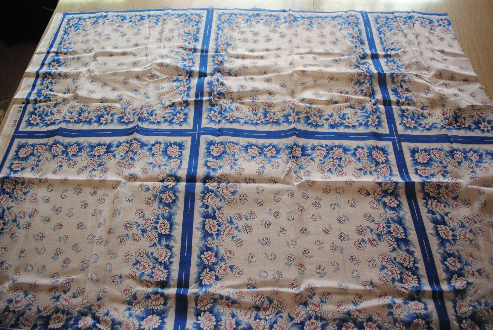 1282  Vintage printed cotton hankie fabric, white floral, 5 Hankies in one!