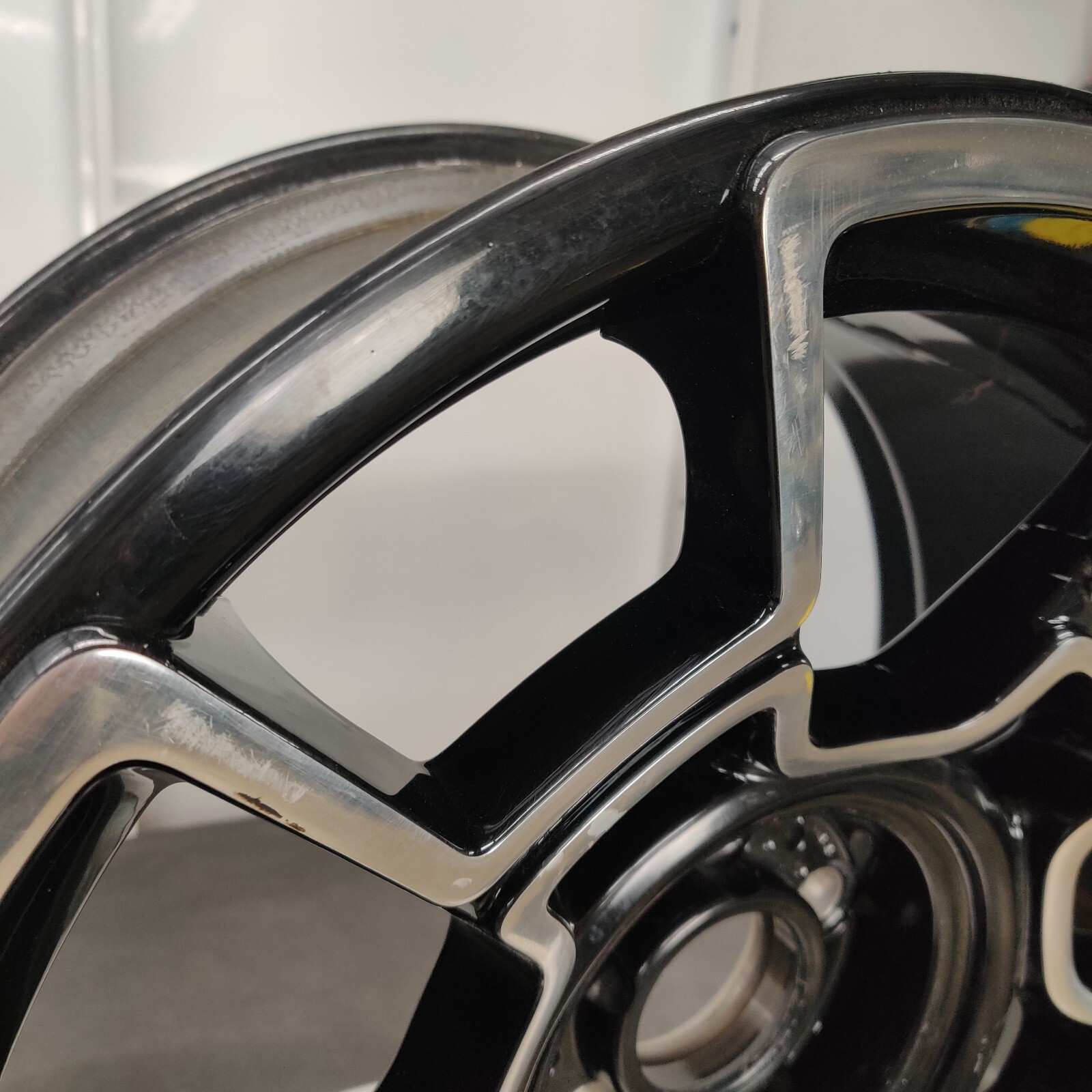 ROLLS ROYCE WRAITH DAWN 21x9.5 CARBON FIBER WHEEL OEM RIM 36116872882 -CRACKED-