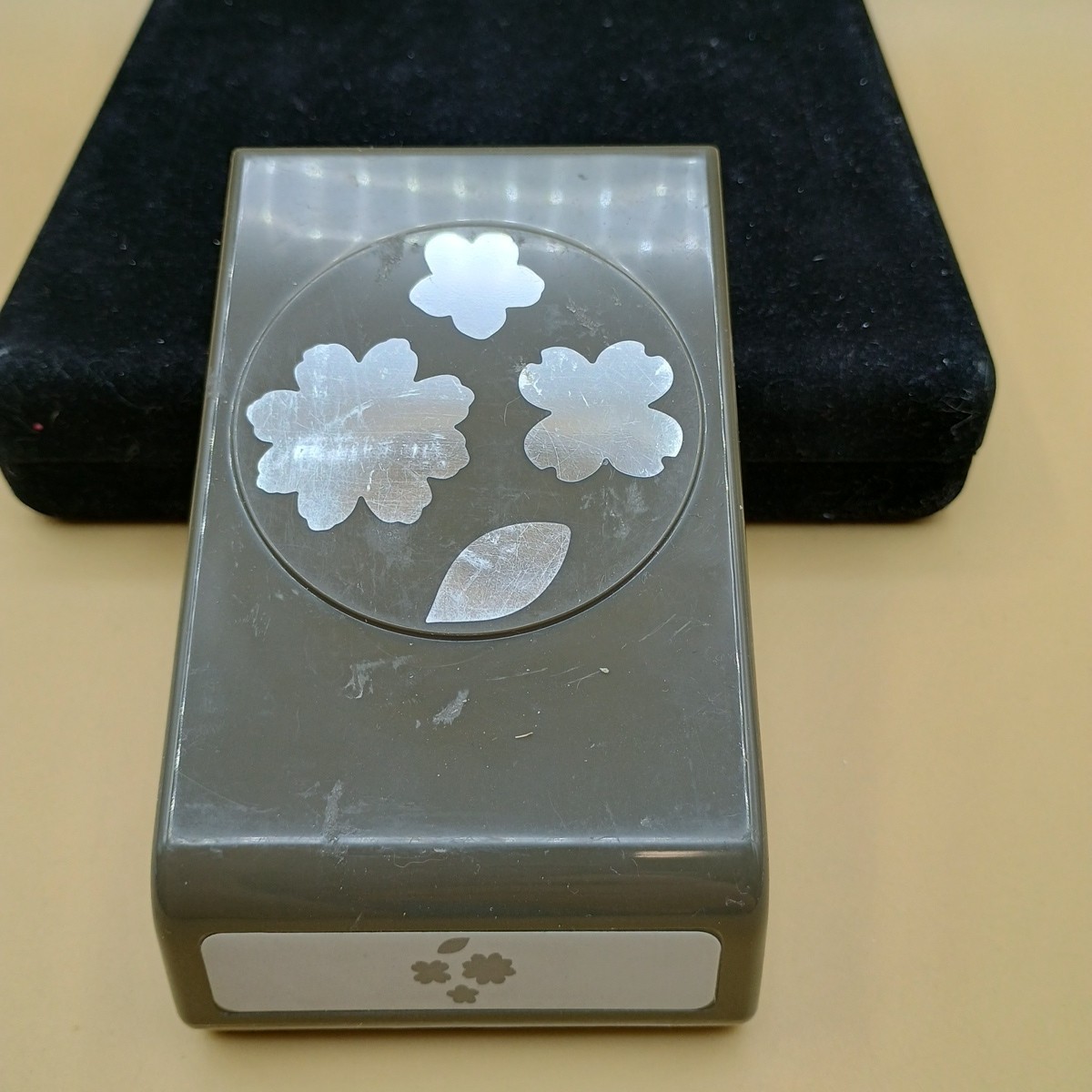 Small Flower & Leaf Punch Stampin’ Up! Retired 