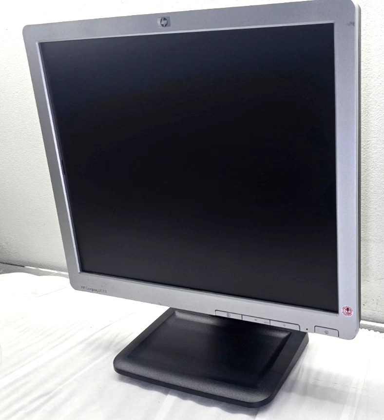 Computer Monitor HP Compaq LE1711 17" 574723-001 575201-001 Upstairs - Image 3 of 4