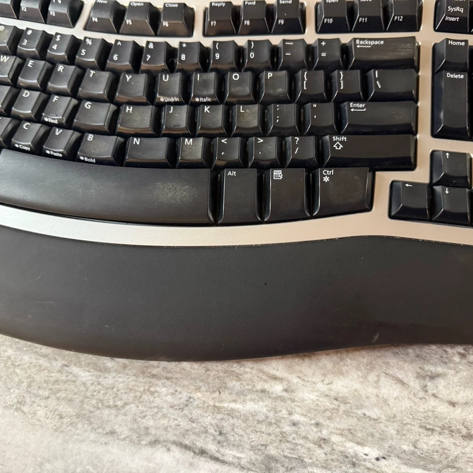 Microsoft Wireless Comfort Keyboard 4000 Black Silver keyboard only - Image 3 of 4