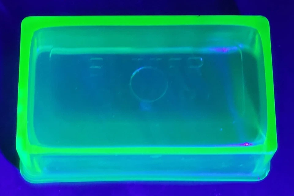 Vidrio de uranio de la década de 1940 "cubierta de mantequilla" - solo cubierta Foto 2 de 4