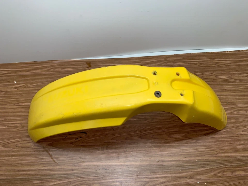 Guardabarros delantero de plástico Suzuki RM125 1999 53111-27C02-25Y Foto 2 de 4
