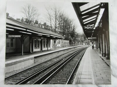 J039 - Putney Bahnhof Bahnsteig - SW London - 10'' x 8'' Foto