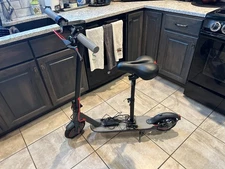 ROINSIDE SEATED ELECTRIC SCOOTER  1.7 MILES ON IT