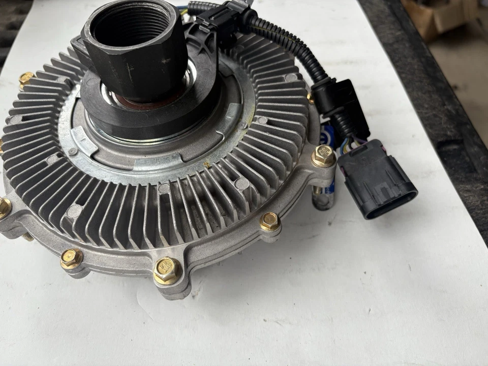 Embreagem de ventilador de refrigeração de motor Mopar original do fabricante para Ram 2500 3500 6.7L L6 2013-2018 - Imagem 3 de 4