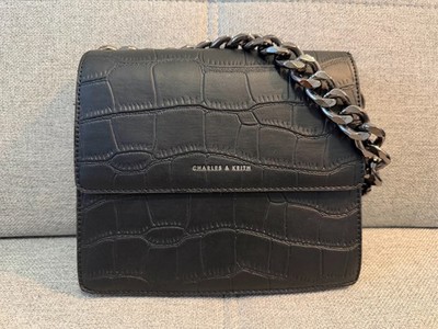 CHARLES & KEITH Handtasche in schwarz Kroko