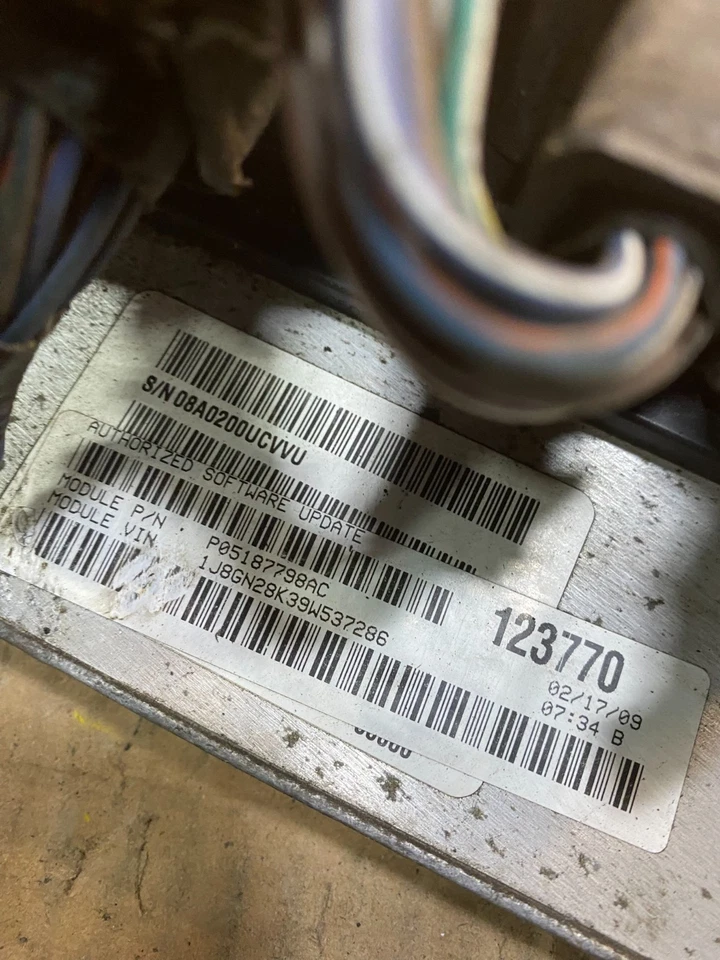 2008-12 Jeep Liberty Nitro 3.7L Engine Control Module ECM P05187798AC V2420 Foto 4 de 4