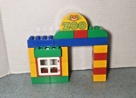 2011 LEGO DUPLO SET# 6136-MY FIRST ZOO 61Pcs 2FIGS  FREESTYLE  NO BOX