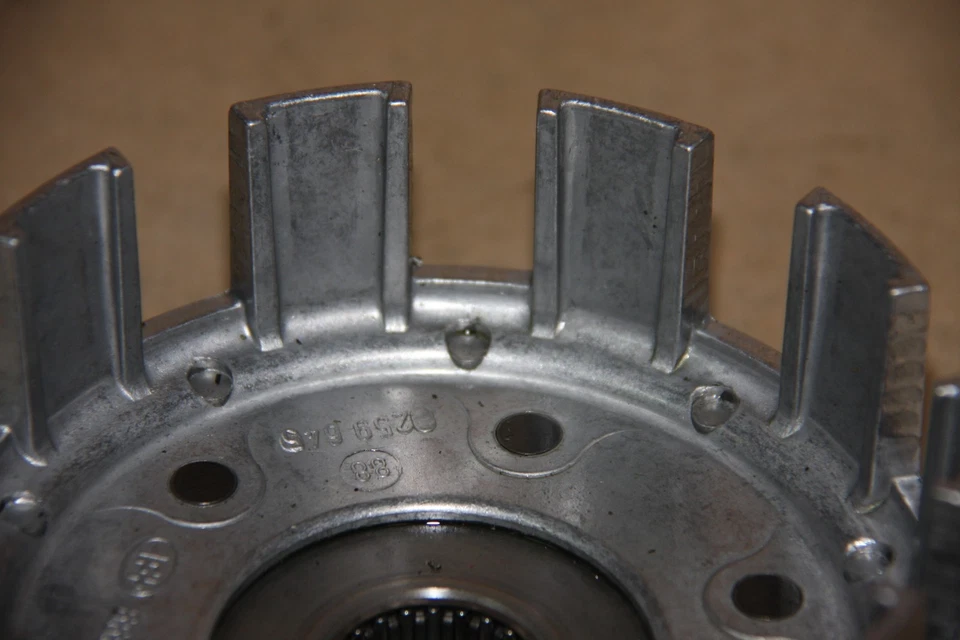 Campana Di Frizione CLUTCH AP0293926 APRILIA 125 MOTORE "ROTAX 123" - Immagine 2 di 3