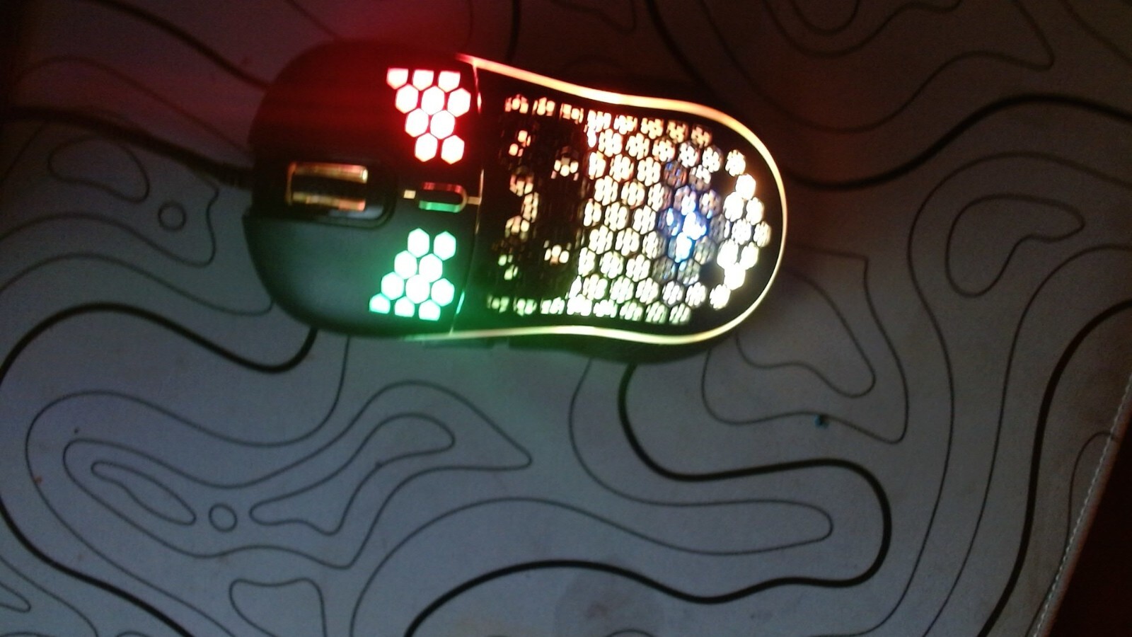 High-Performance Gaming Mouse for Precision and Speed-image