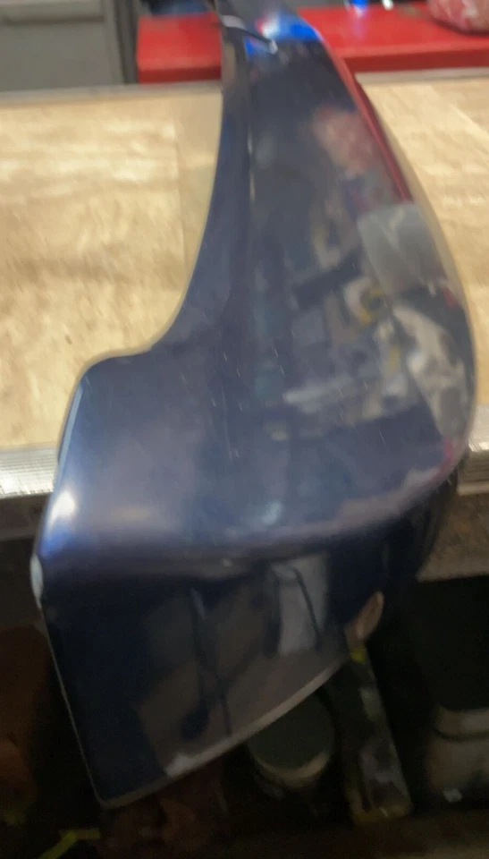 Alerón trasero montado en la cubierta azul OEM para Nissan Versa 2007-2012 Foto 2 de 4