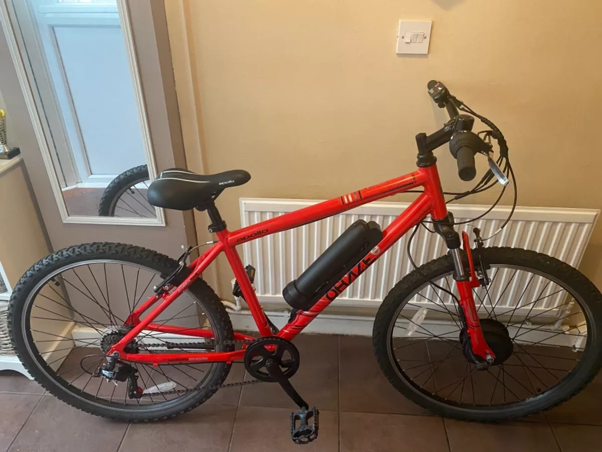 Apollo 2025 red bike