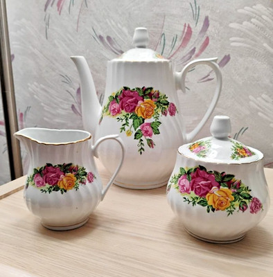 Vintage Regent China ''English Rose'' Porcelain Tea Pot/Sugar Bowl/Creamer Set