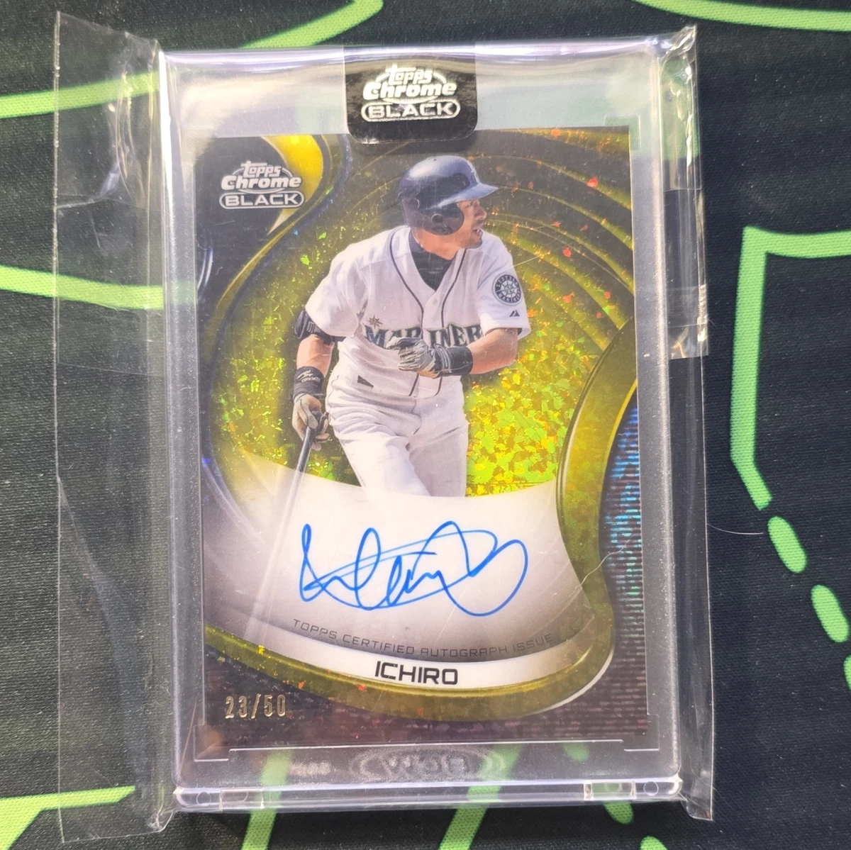 Topps Ichiro Suzuki Autographed Baseball Sports Trading Cards