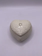 Vintage Cream Heart Dish Porcelain Trinket Ring Box Holder ***