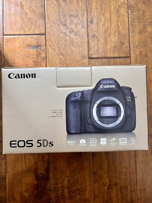 NEW Canon EOS 5DS 50.6MP Digital SLR Camera - Black (Body Only)