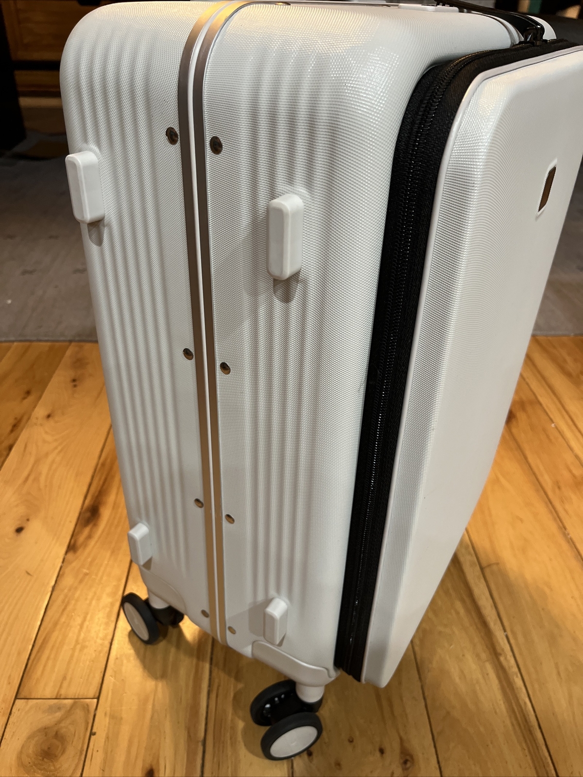 Hanke Lightweight Front Opening Carry-On 20 Inch, Smoke White