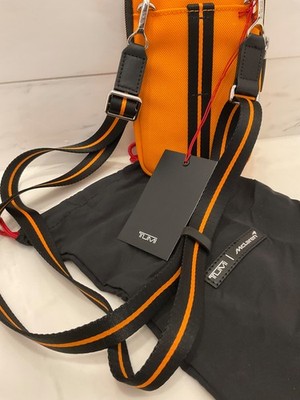 TUMI McLaren ボディバッグ オレンジ Torque Sling | Tumi US