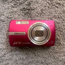 OLYMPUS 750 Functional Compact Digital Camera Saint Set Red