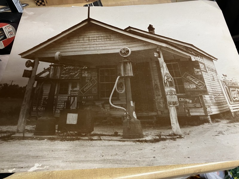 vintage gas station pic