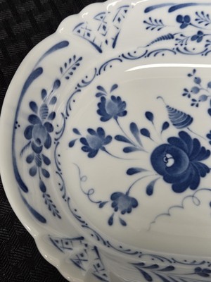 【昭和レトロ】サンマリノ 青と白の花磁器楕円形野菜サービングボウル San Marino Blue And White Floral Porcelain Oval Vegetable Serving