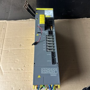 FANUC SERVO VERSTÄRKER MODUL A06B-6096-H302 283-325V 2,4KW 3,0-5,9A