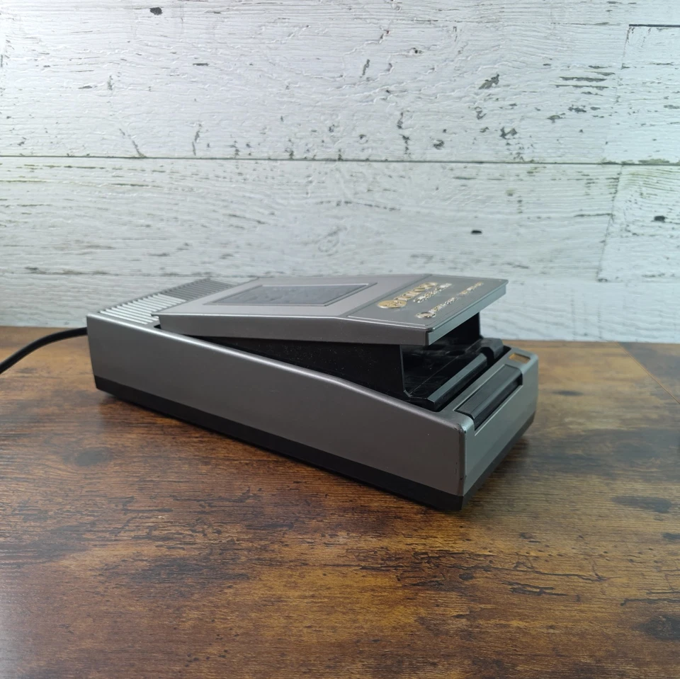 Rebobinadora de cinta de video VHS Kinyo súper delgada UV-413 de colección sin probar Foto 4 de 4