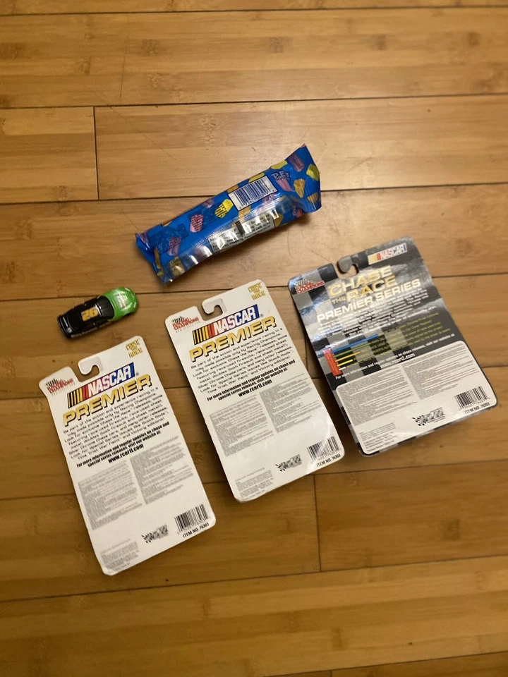 Racing Champions NASCAR Chase The Race #22, #26, #48 Diecast 1:64 4 Loy + Extras - Image 4 of 4