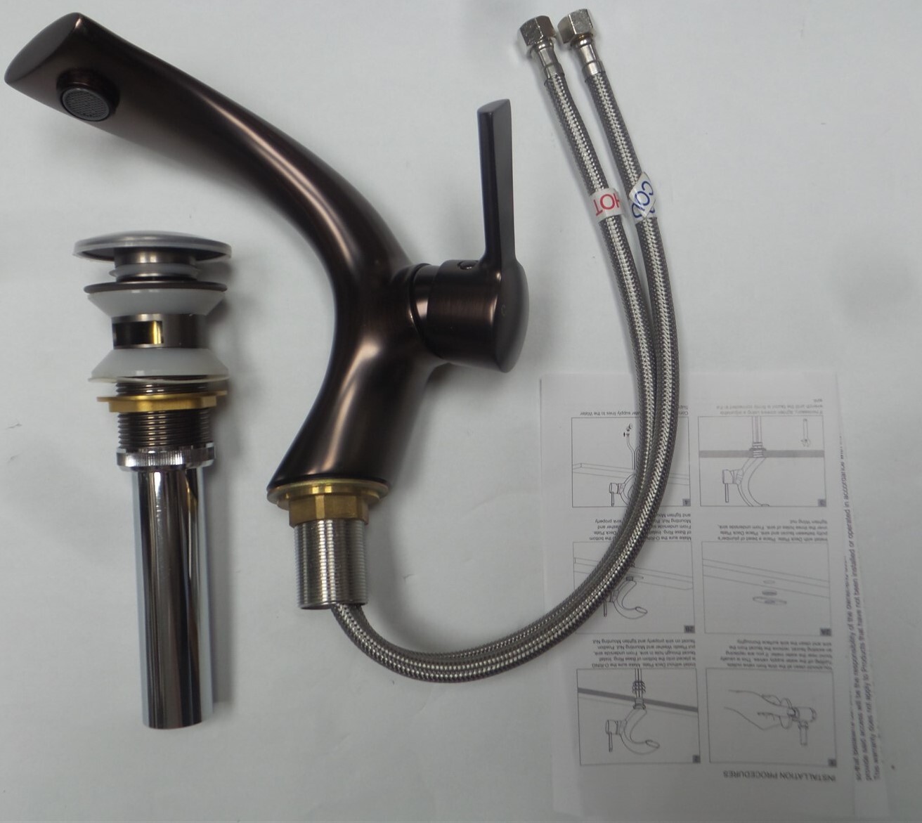 Belterra Home 2 x 4 x 7,3 in. Grifo de tocador de baño de una sola manija Bilbao