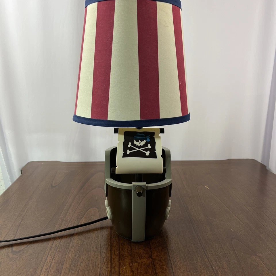 Lámpara de mesa Circo Pirate Adventure barco pirata con pantalla de lámpara a rayas rojas blancas Foto 2 de 4