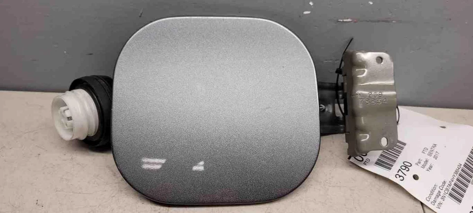 ✅ Puerta del tanque de combustible Nissan Sentra 2017 OEM Foto 2 de 4