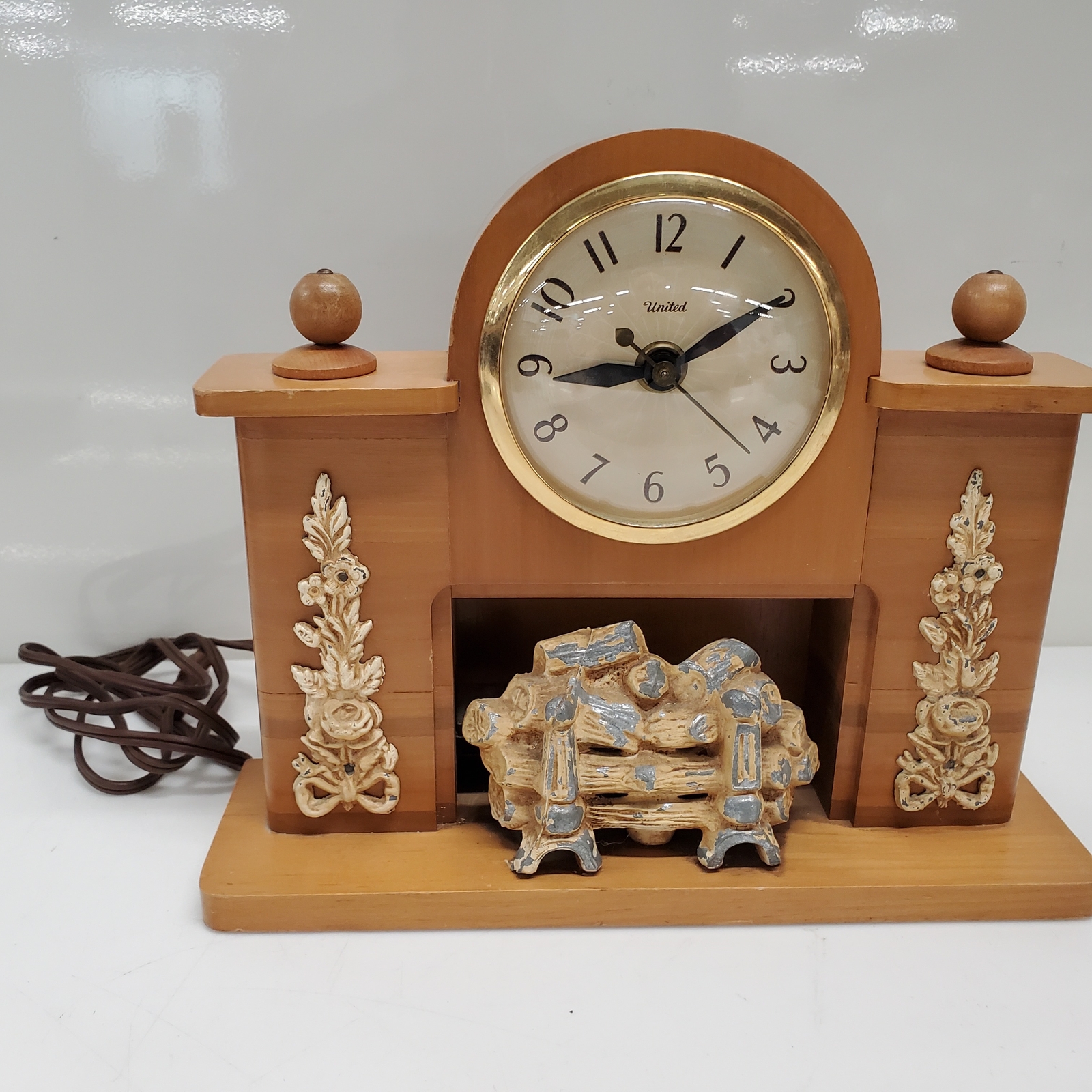 Vintage 1950s United Fireplace Clock 8.5" TallPowers On/Fire Light
