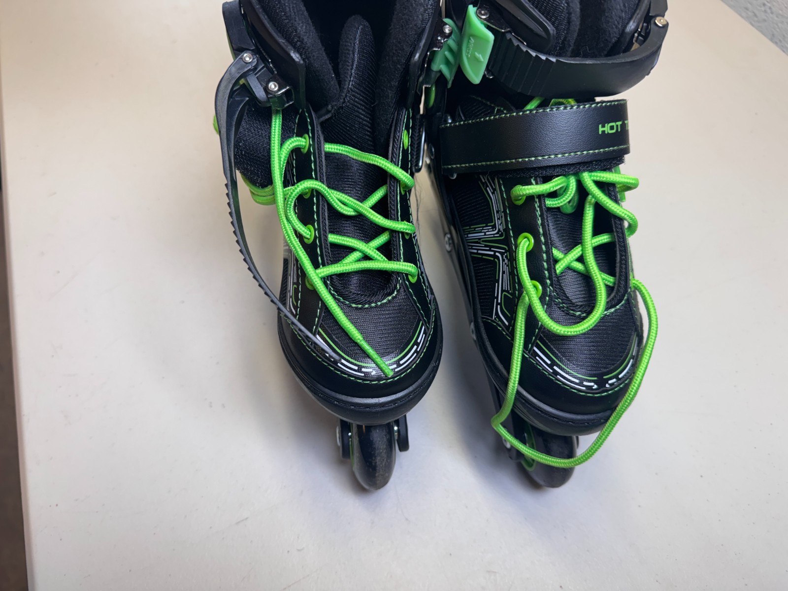 Hot Tuna Inline Skates Kids UK 1-3.5 EU 32-35 Black Green Adjustable image 3