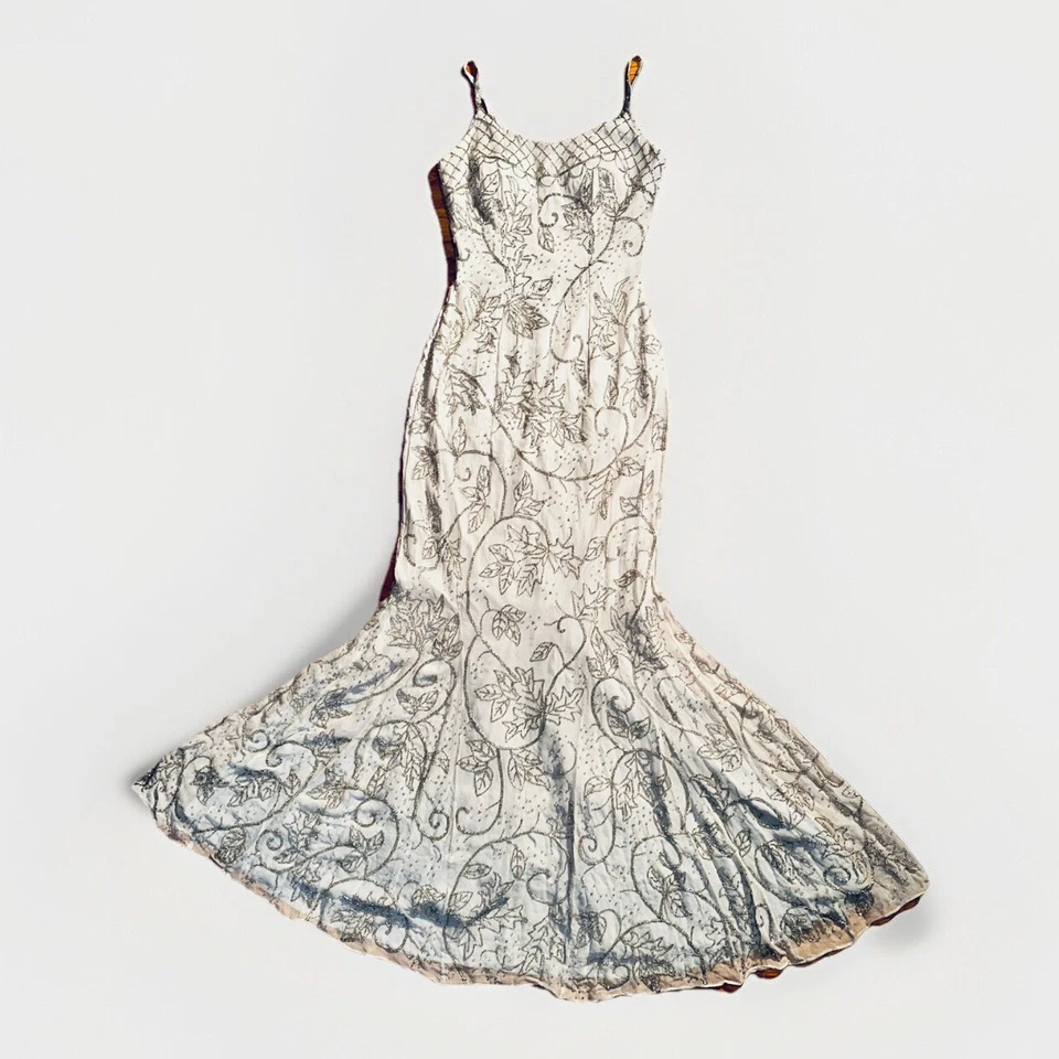 Vintage Cache 100% Silk XS Beaded Gown. Silver. Mermaid Cut. Prom, Formal. - Image 4 of 4