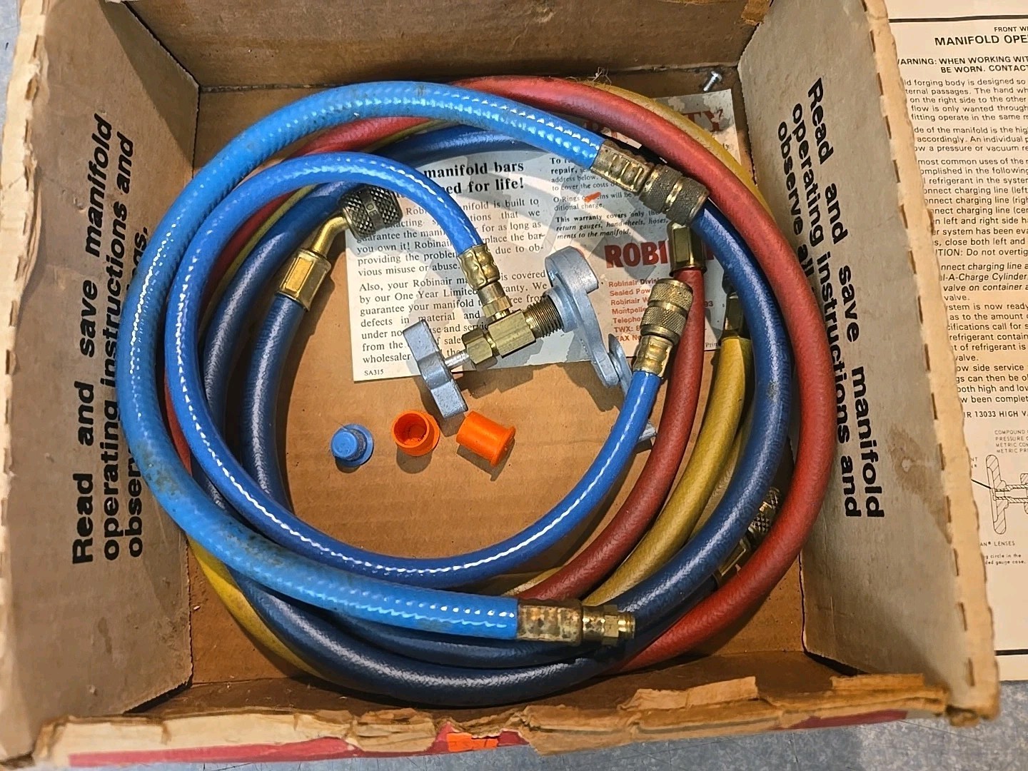 Robinair Side Wheel Manifold Gauge Set w/ Hoses box & instructions. Vintage