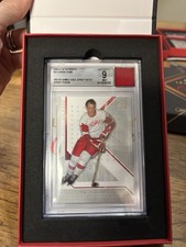 2006-07 Gordie Howe Jersey Fusion piece of Game Used Jersey BGS 9 SP Authentic
