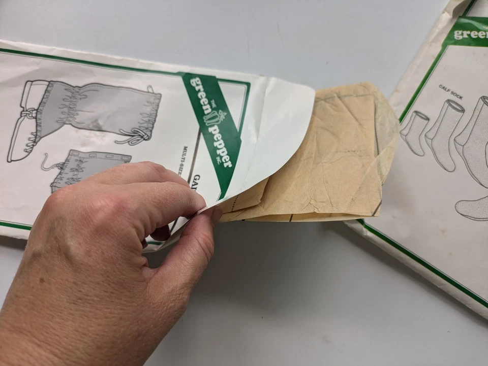 Lot 3 GREEN PEPPER Sewing Patterns New Uncut Polar Socks, Gaiters, Running Suit - Image 3 of 4