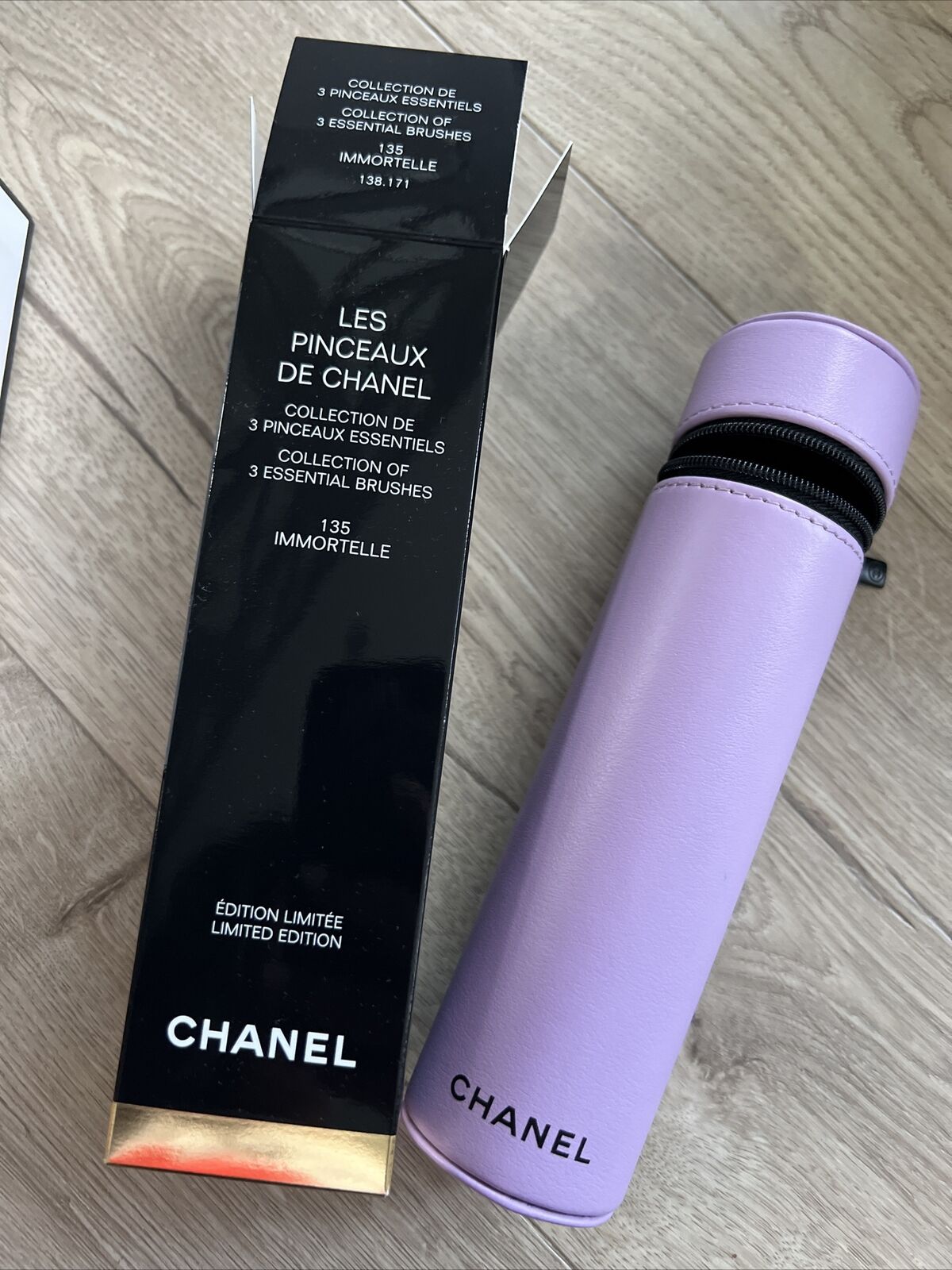 Chanel Les Pinceaux De Chanel Brush Set - IMMORTELLE Lilac 135
