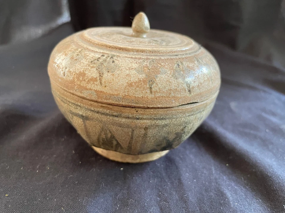 Antique 15th C pottery, Sawankhalok ceramic box, Swankalok Thailand Siam - Image 3 of 4