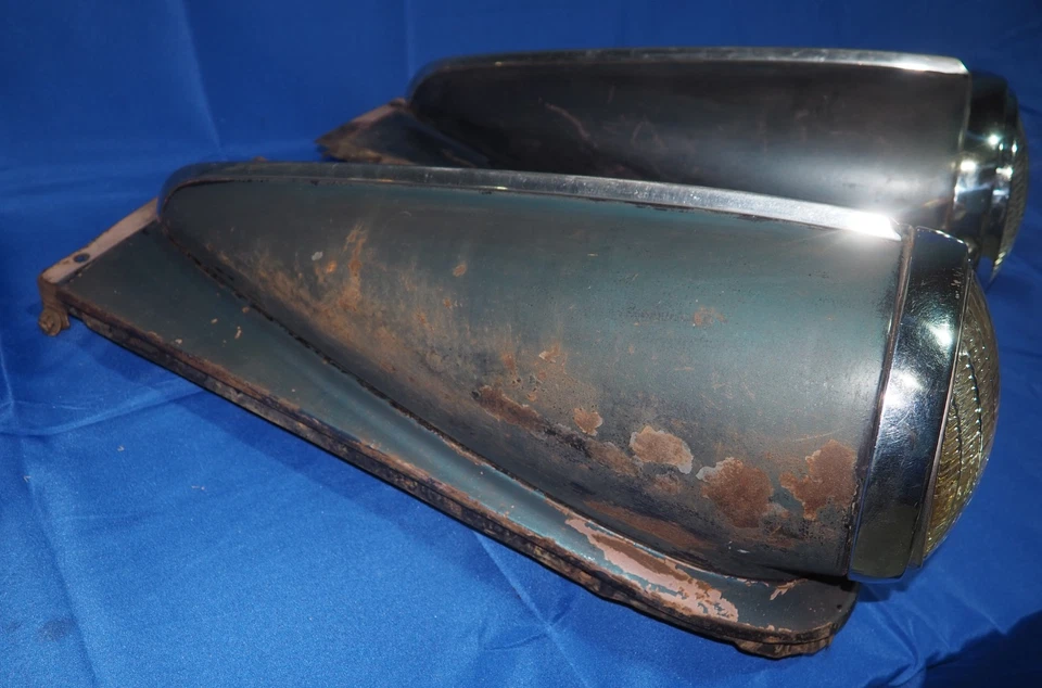 Par de faros delanteros izquierdo y derecho Cadillac 1940 con cubo y montaje OEM ¡Buen estado! Foto 2 de 4