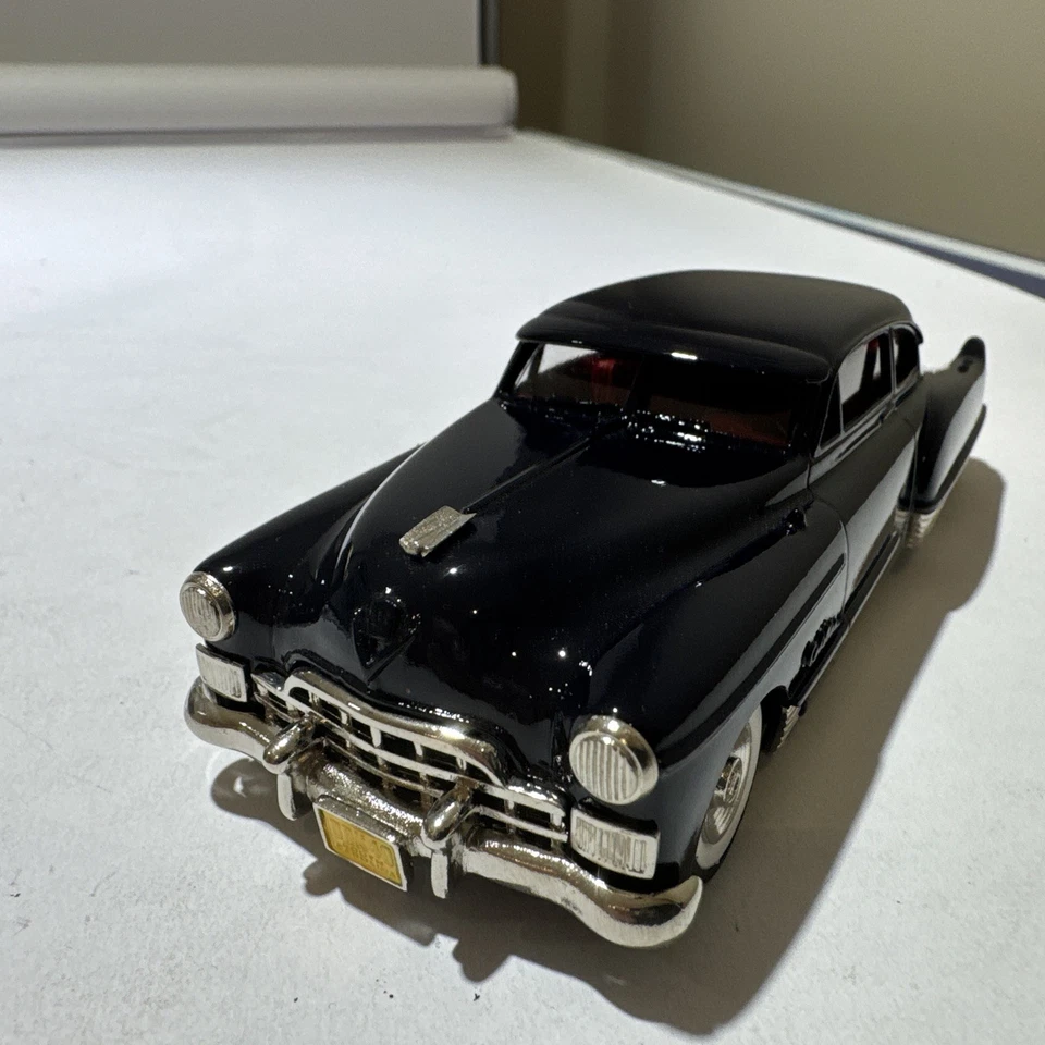 Brooklin BRK40 1948 Cadillac Dynamic Fastback cupé 1:43 metal blanco Foto 3 de 4