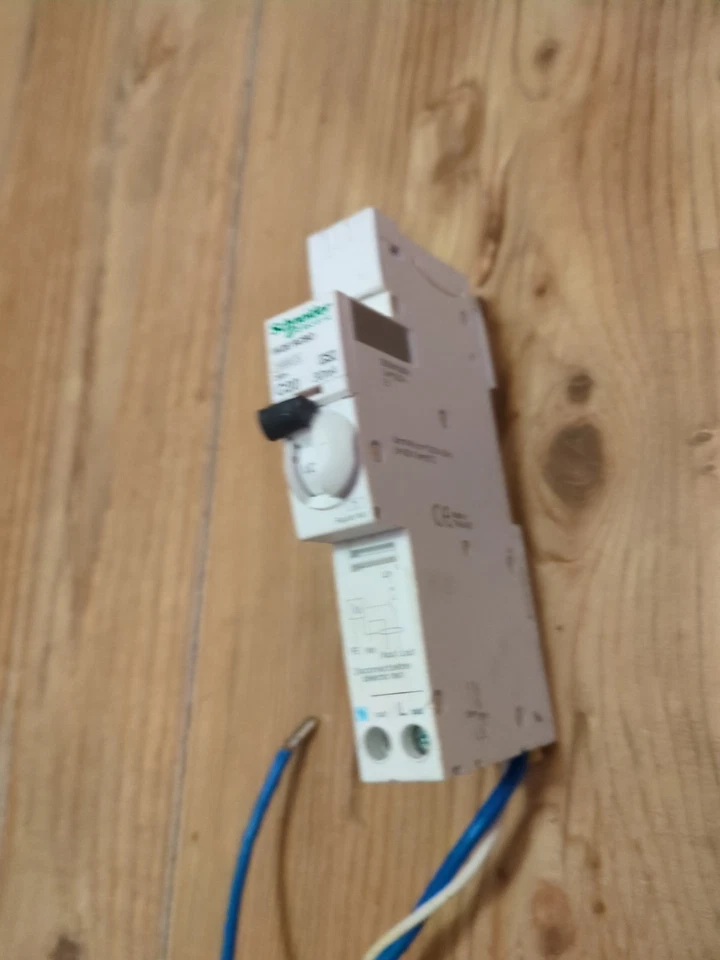 Schneider IKQE C 20 Rcbo 20 Amp 30mA Type C A9D17820 Type A, SENT FAST , REDUCED - Image 4 of 4