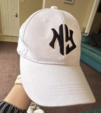 White & Black Adjustable Baseball Cap Hat, So...
