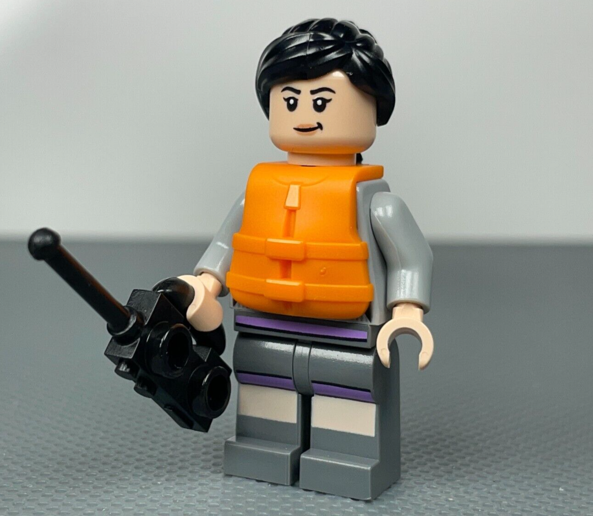 Yaz LEGO Minifigure 76942 Orange Life Jacket Jurassic World Figure